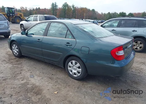 2004 Toyota Camry Le z USA, uszkodzony, nr VIN 4T1BE32KX4U345847